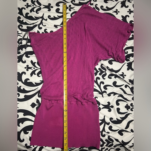 Used Bebe one arm fuschia pink blouse- size l - Picture 5 of 16